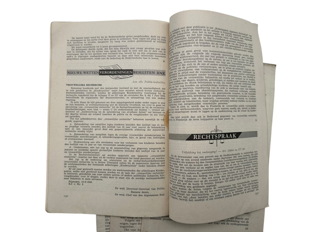 Original WWII Dutch Police set magazines 'Crimen – Tijdschrift voor Criminologie en Criminalistiek' - Image 5