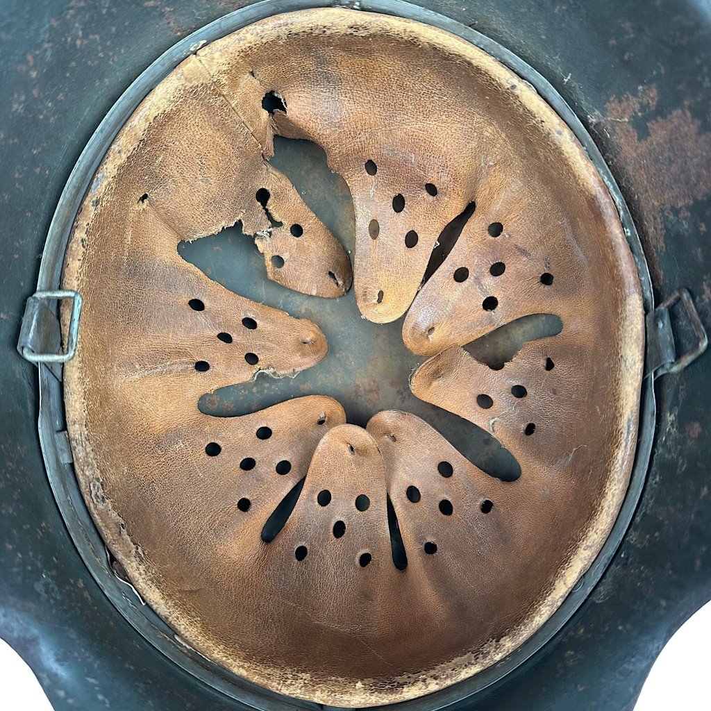 Original WWII German M42 helmet - CKL64 - Image 7