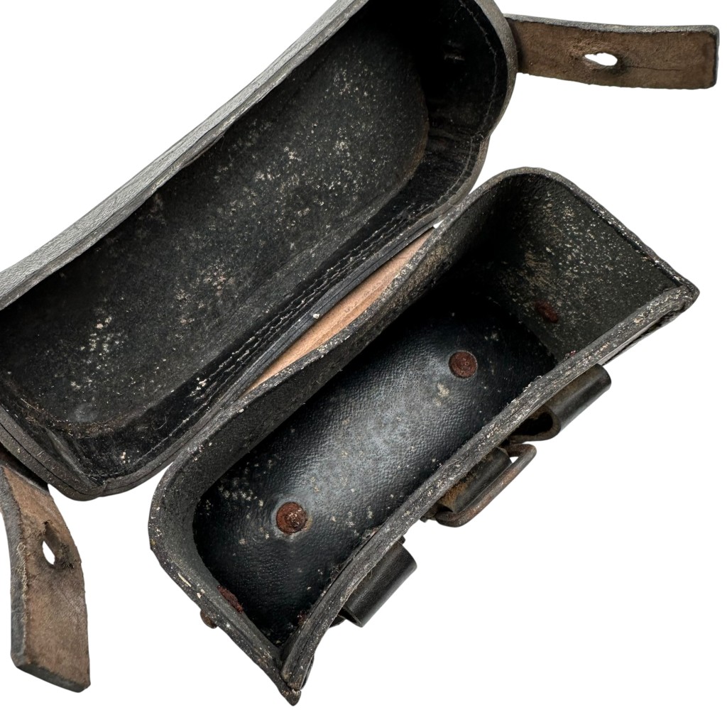Original WWII German late war 'Presstoff' medical pouch - Image 6