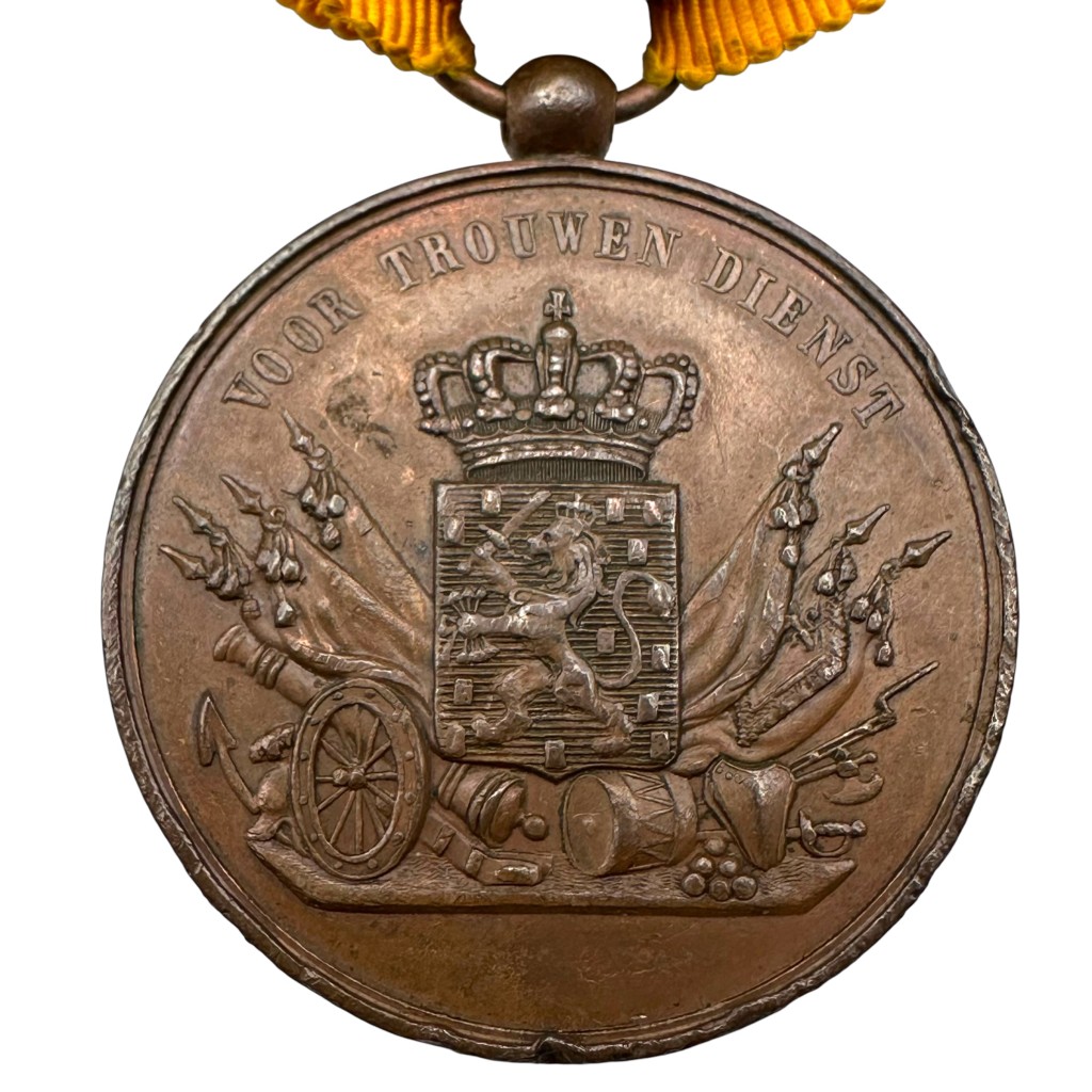 Original Pre 1940 Dutch army 'Voor trouwen dienst' medal in bronze