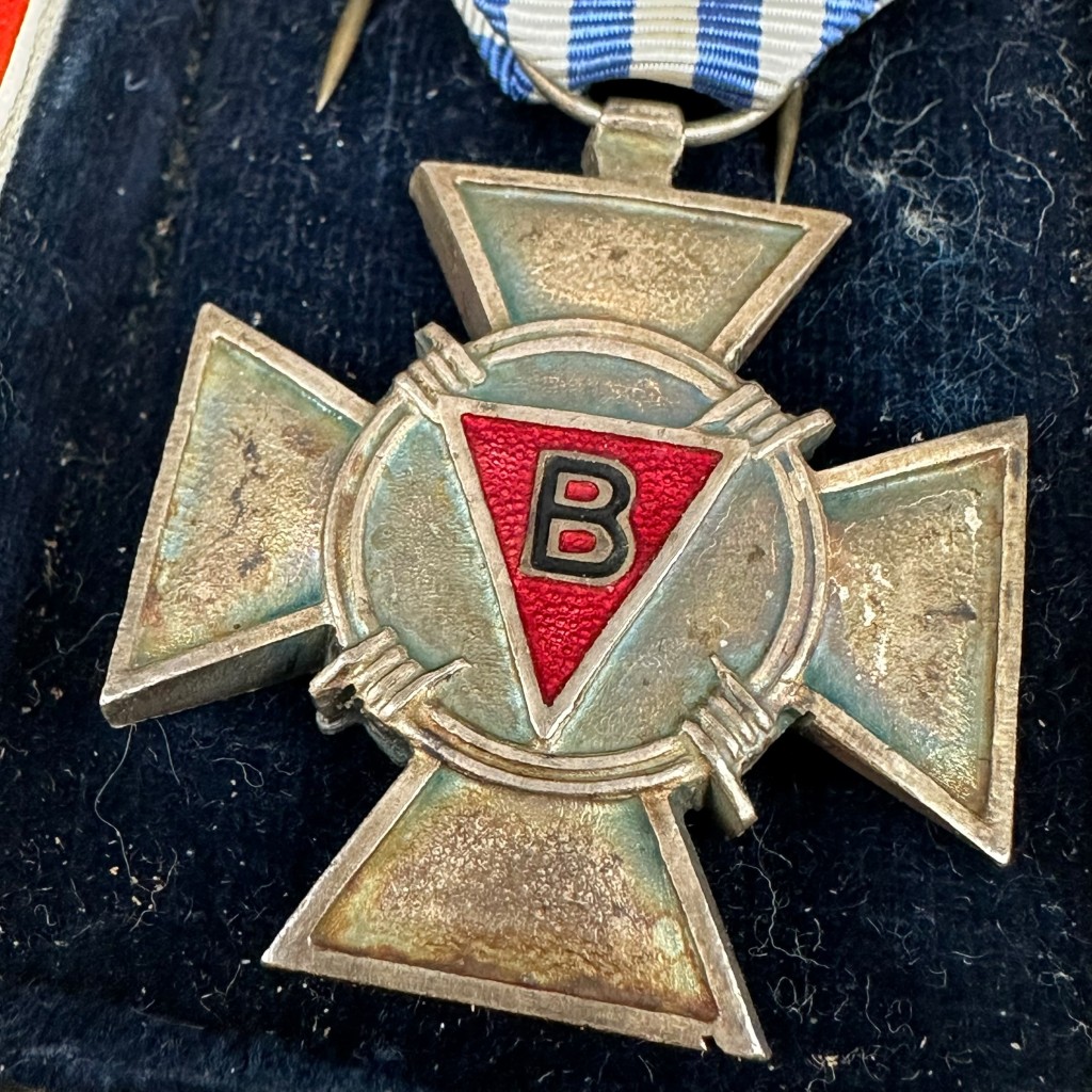 Original Belgian Political Prisoners Cross 1940–1945 medal in box - Image 3
