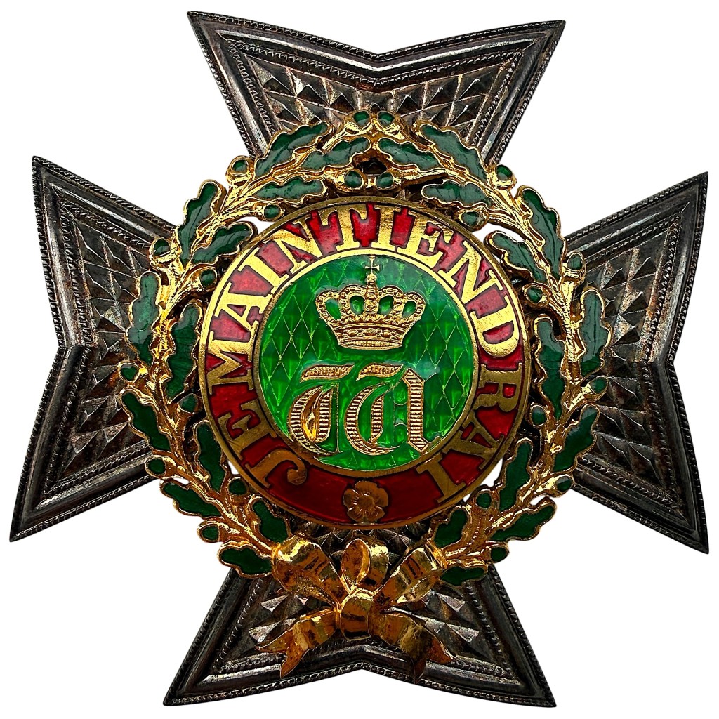 Luxembourg Order of the Oak Crown Grand Officer breast star, eight-pointed silver star with gilt oak wreath and green red enamel medallion “Je Maintiendrai”, reverse with pin and silver hallmark, rare European order decoration for collectors of orders, medals and phaleristics.