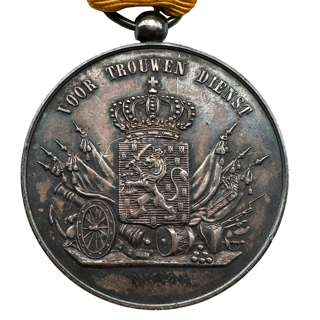 Originele Nederlandse Medaille voor Trouwe en Langdurige Dienst Landmacht zilver pre 1940 met oranje lint, Koninkrijk der Nederlanden onderscheiding Koningin Wilhelmina, militaire medaille Nederlandse landmacht verzamelobject militaria.