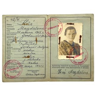 Oryginalny Personalausweis / Dowód Osobisty nr 42/41 z 1941 r., wydany w Jordanowie (Dystrykt Kraków, Generalne Gubernatorstwo) na nazwisko Magdalena Płóś, ze zdjęciem, pieczęciami urzędowymi i śladami użytkowania – dokument okupacyjny, militaria kolekcjonerskie.