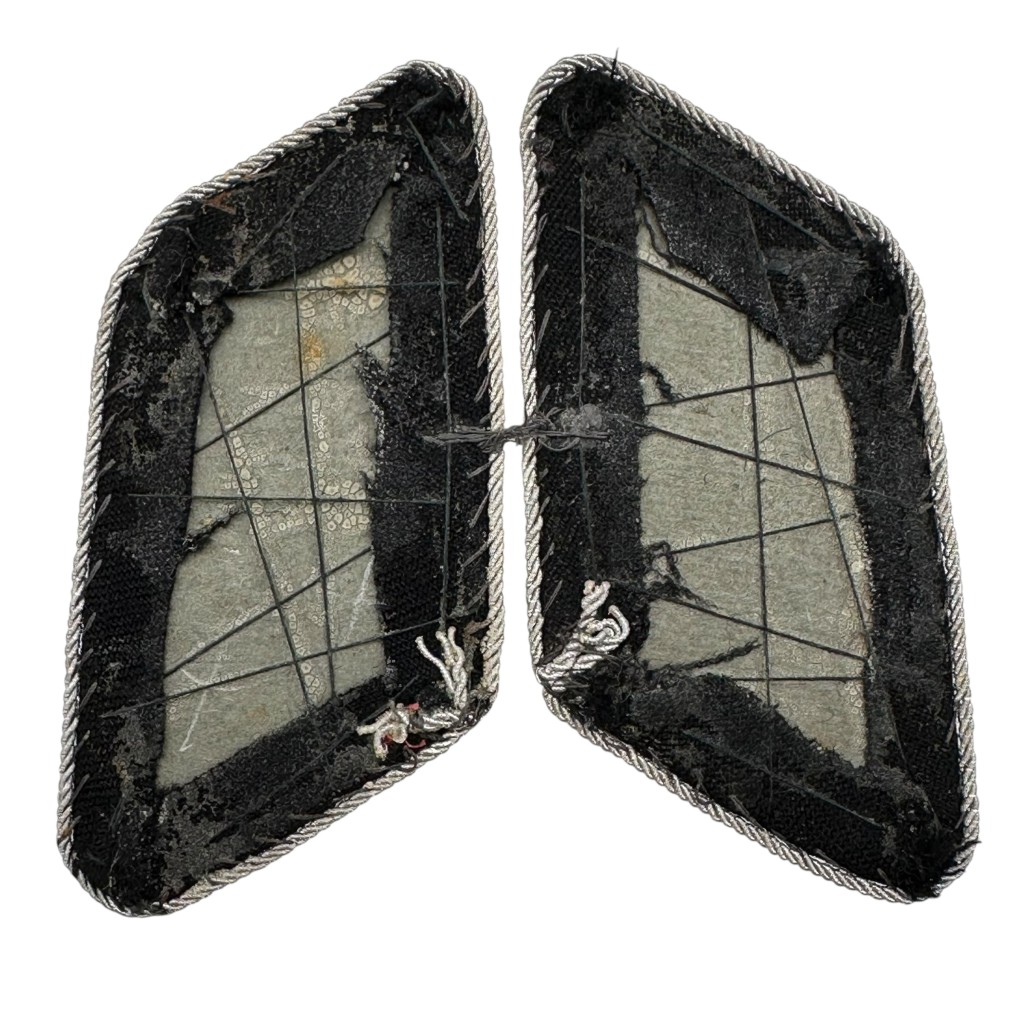 Original WWII Dutch Marechaussee 1ste Luitenant collar tabs - Image 2