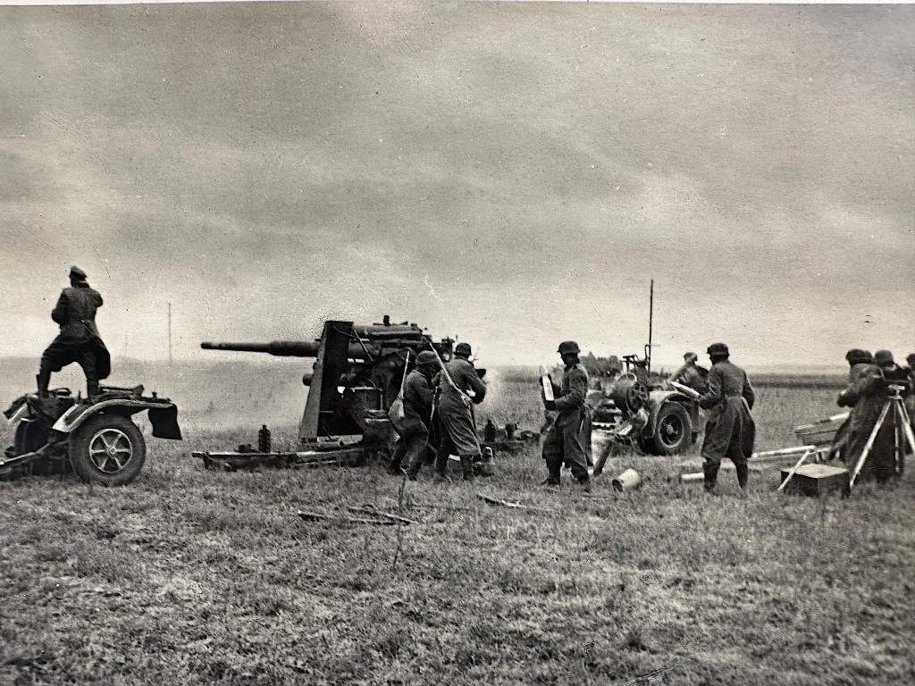 Original WWII German Waffen-SS postcard 'Flak im Erdkamp'