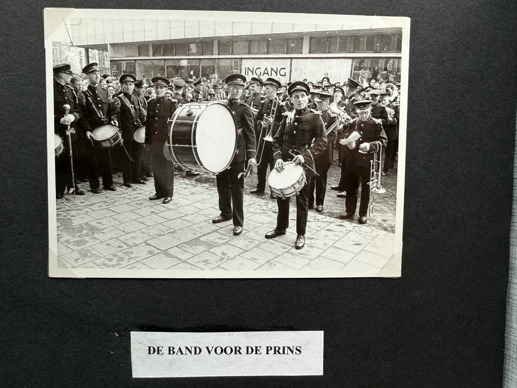 Original WWII Dutch photo album of the liberation of Utrecht - Image 8