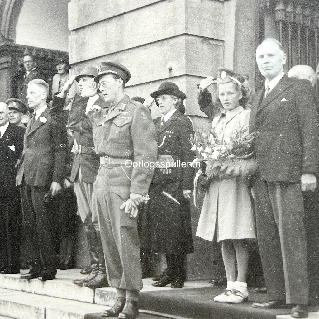 Original WWII Dutch photo album of the liberation of Utrecht - Image 13