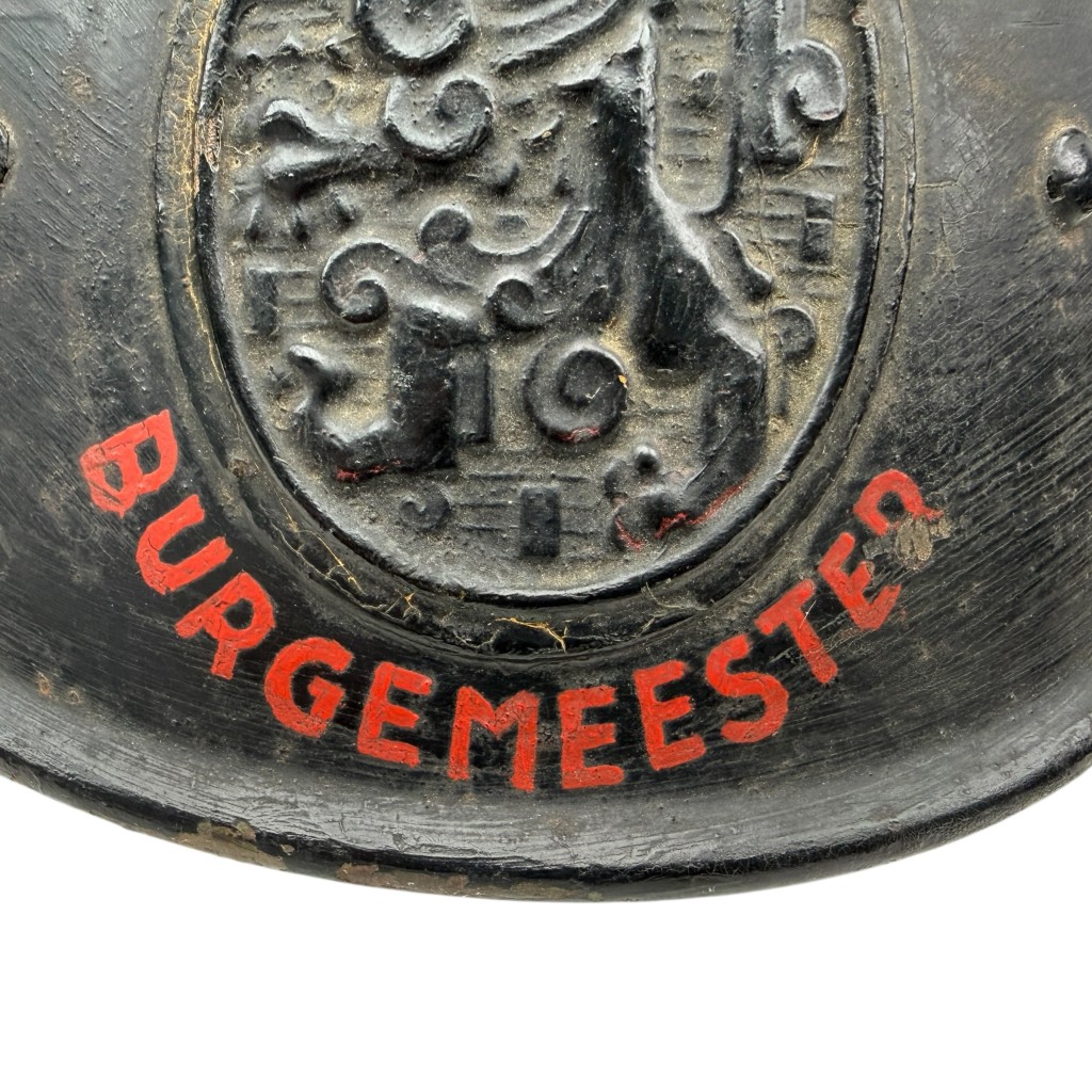 Original WWII Dutch Luchtbeschermingsdienst mayor helmet - Image 2