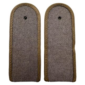 Originele DDR NVA Soldat schouderstukken Koude Oorlog, grijs-groen Felddienst uniform, Oost-Duitse militaria verzamelobject.