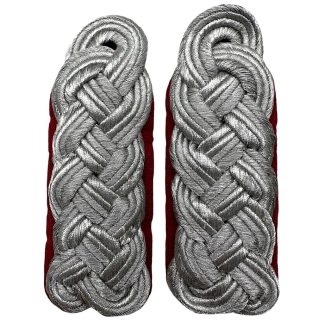 Originele Oost-Duitse Stasi majoor schouderstukken DDR Koude Oorlog zilveren officier epauletten rood laken Oost Duitsland militaria