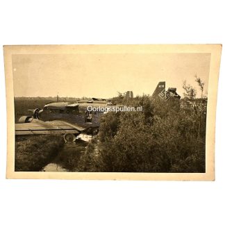 Originele WO2 foto neergestort Duits Luftwaffe vliegtuig Rotterdam Delft mei 1940 vliegtuigwrak Nederland invasie