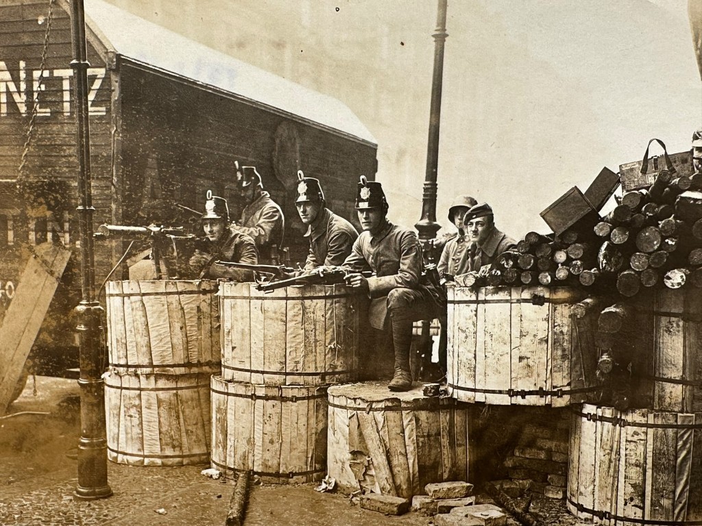 Original 1918-1919 German photo set of street fighting and political unrest in Berlin - Image 2