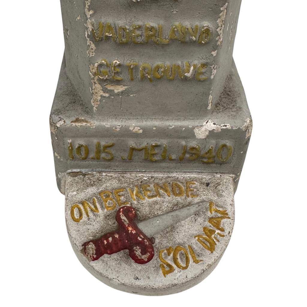 Original WWII Dutch army ceramic figurine - Image 3