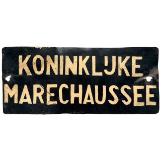Origineel pre 1940 Nederlands Koninklijke Marechaussee bordje donkerblauw en wit militair verzamelobject Nederland