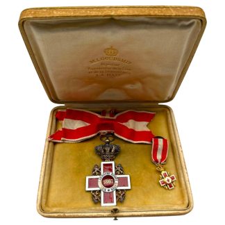 Originele Nederlandse Orde van het Rode Kruis halskruis set voor 1940 in doos Goudsmit Den Haag onderscheiding verzamelobject.