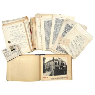 riginele Tweede Wereldoorlog Militair Gezag nalatenschap uit Apeldoorn van Pieter Jan Cornelis Eenkema van Dijk met honderden documenten en bevrijdingsfoto’s uit 1945.