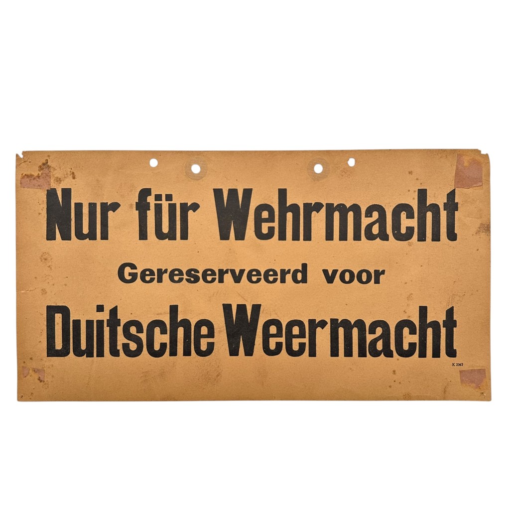 Original WWII German carton sign 'Nur für Wehrmacht - Gereserveerd voor de Duitsche Weermacht' - Image 2