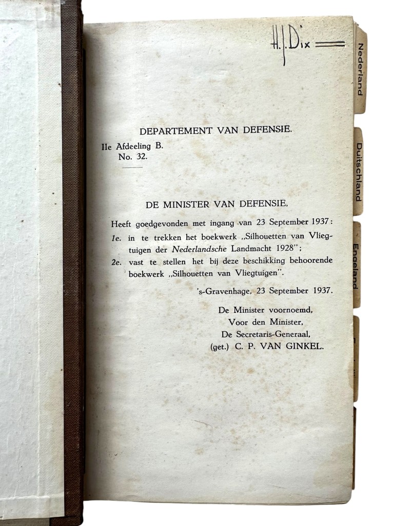 Original Pre 1940 Dutch army manual 'Silhouetten van Vliegtuigen' - Image 2