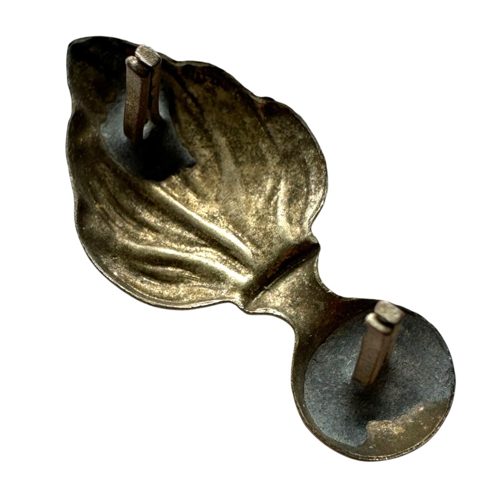 Original WWII Dutch Staatspolitie/Landwacht Nederland visor cap metal insignia - Image 2