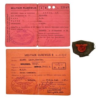 Originele KNIL militaire rijbewijs set 1945 1949 Nederlandsch-Indië Batavia Bandoeng inclusief stoffen embleem militaire motordienst.
