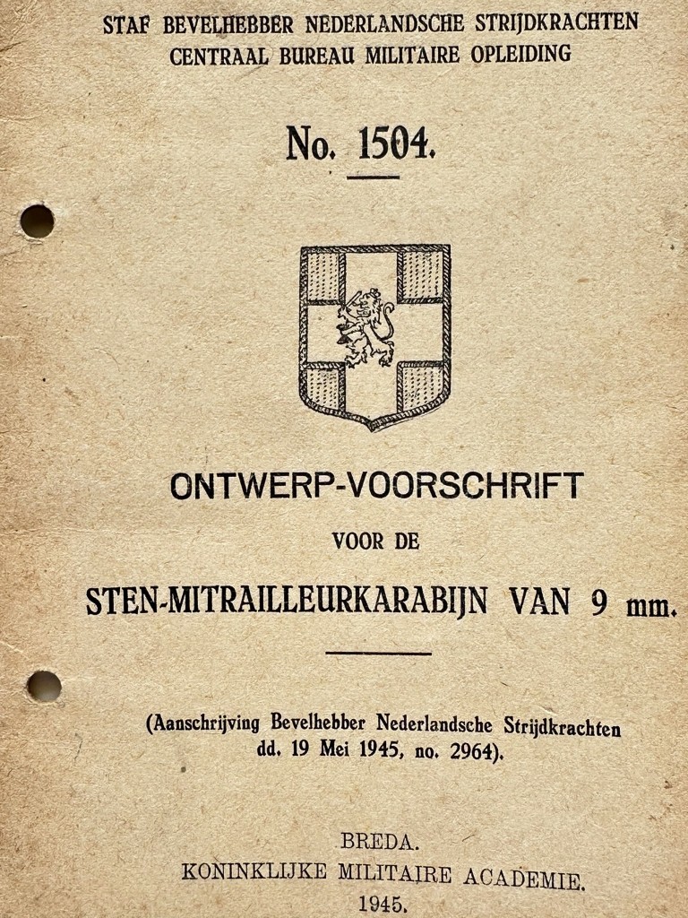 Original 1945 Dutch military instruction manual for the 9 mm STEN submachine carbine
