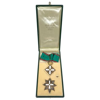 Original Italian Grand Officer Order of Merit Italian Republic medal set with presentation case.