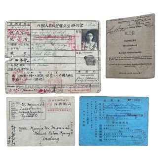 Originele set documenten en identiteitskaarten uit Jappenkamp Nederlands-Indië 1945-1947 Marie Charlotte Munnich Malang. Historisch verzamelobject.