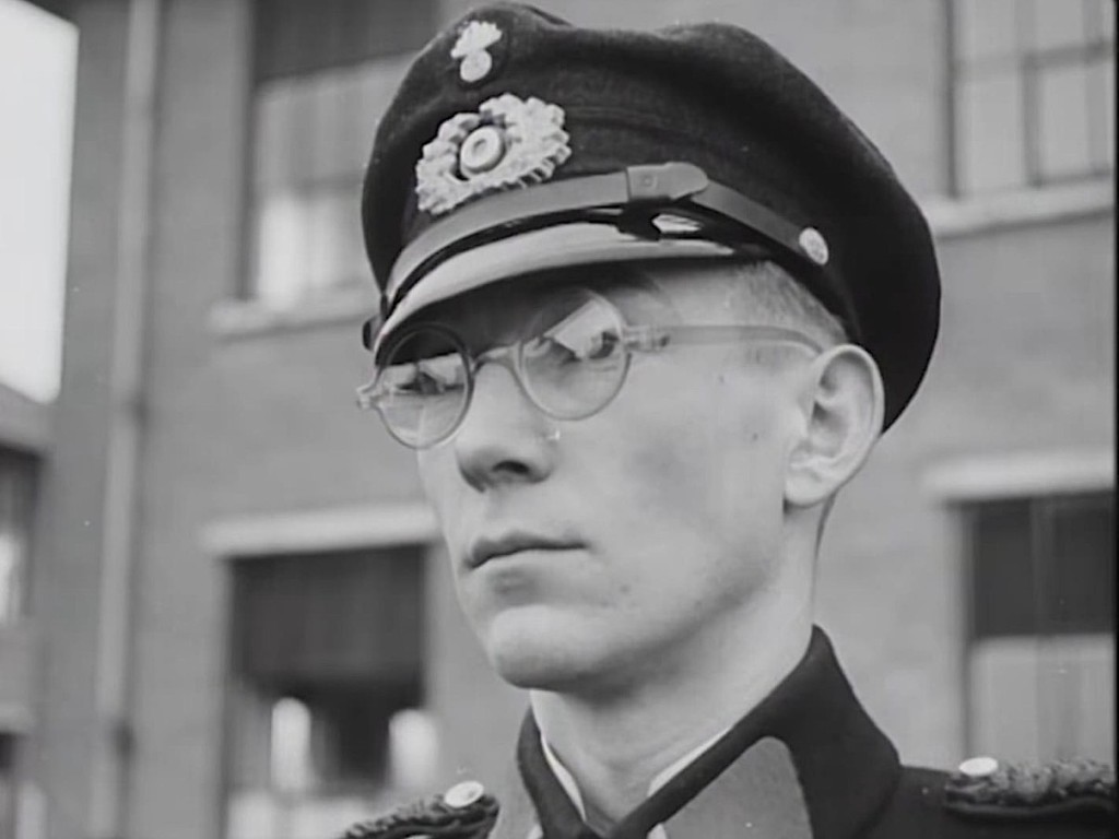 Originele WWII Nederlandse Schalkhaar Politie Staatspolitie pet met stoffen embleem gedragen door politiefunctionaris tijdens de Duitse bezetting in Nederland.