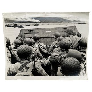 Original WWII US army large size Omaha Beach D-Day landings photo
