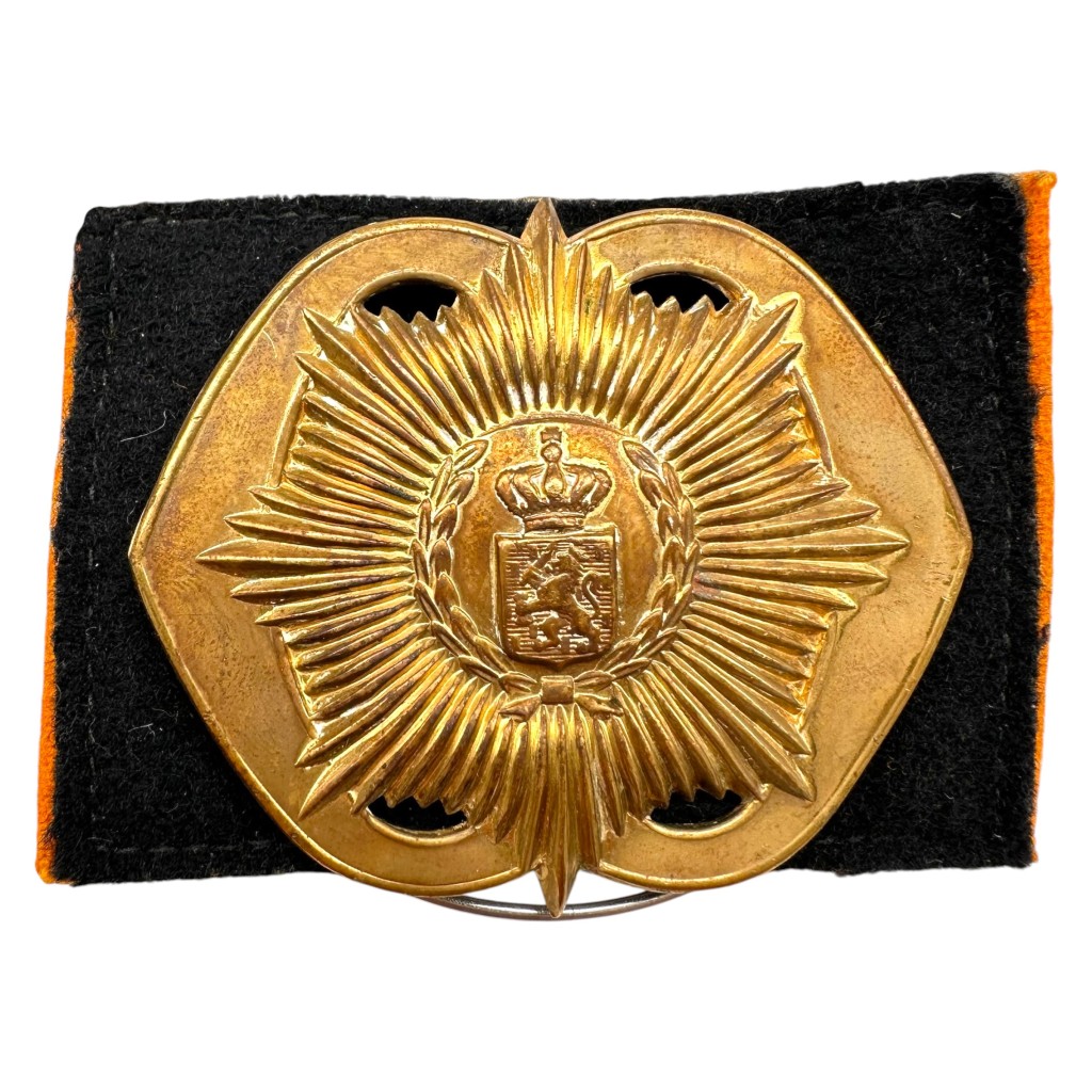 Origineel Nederlands leger baret en kraagembleem Regiment Infanterie Van Heutsz 1951 militair verzamelobject