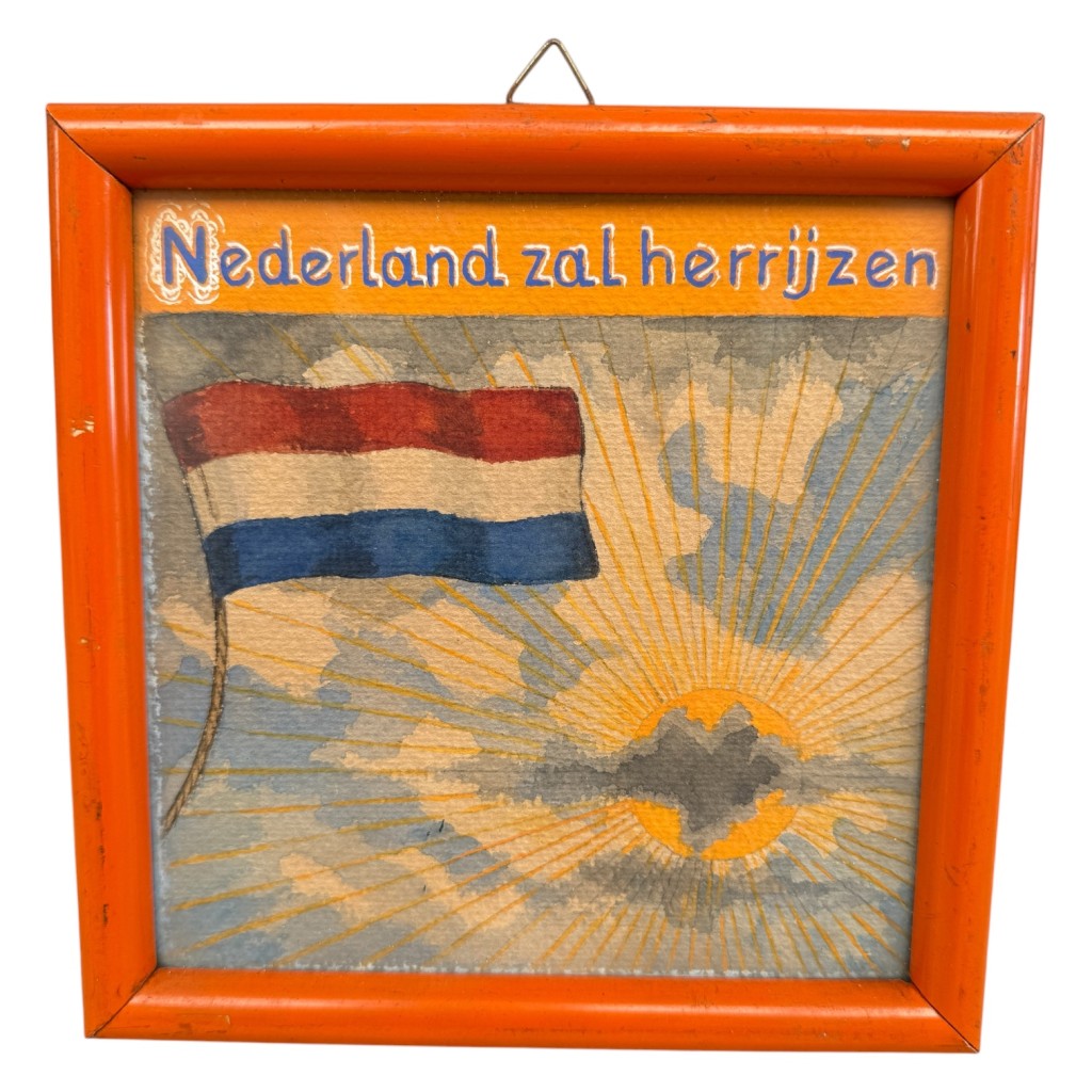 Originele WWII Nederlandse clandestien handgeschilderde wandtegel van karton in lijst Nederland zal herrijzen verzetskunst Tweede Wereldoorlog verzamelobject.