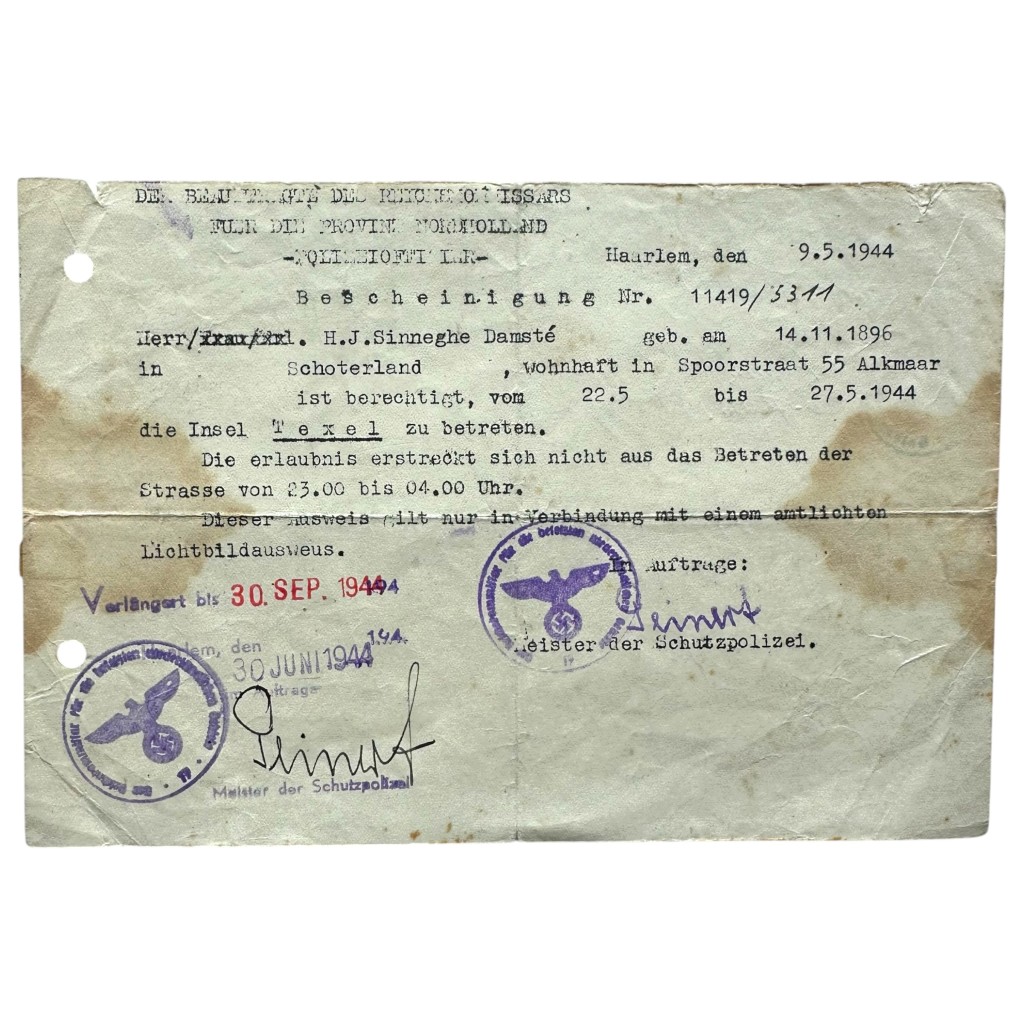 Origineel WWII Duits toegangsdocument voor Texel met Schutzpolizei stempels uit Alkmaar en Den Helder voor verzamelaars van bezettingsdocumenten