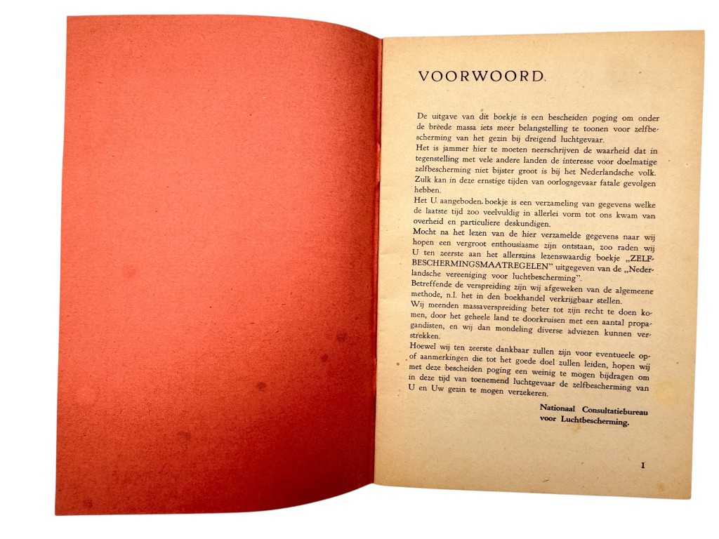 Original Pre 1940 Dutch Luchtbescherming brochure 'Hoe bescherm ik mij tegen luchtaanvallen?' Hilversum - Image 3