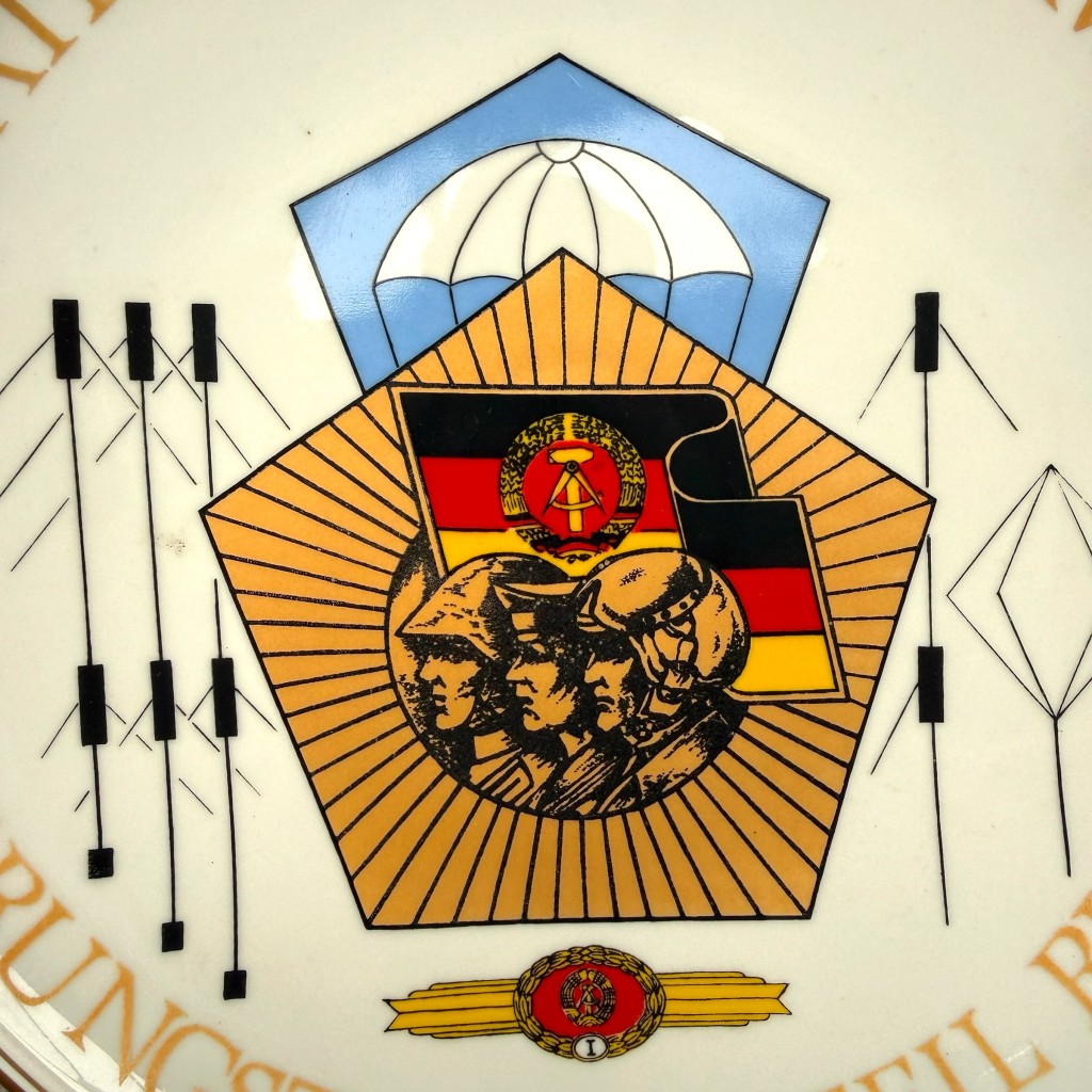 Original DDR NVA porcelain wall plate of the National People's Army (NVA) of the German Democratic Republic originating from Erich Honecker - Image 4