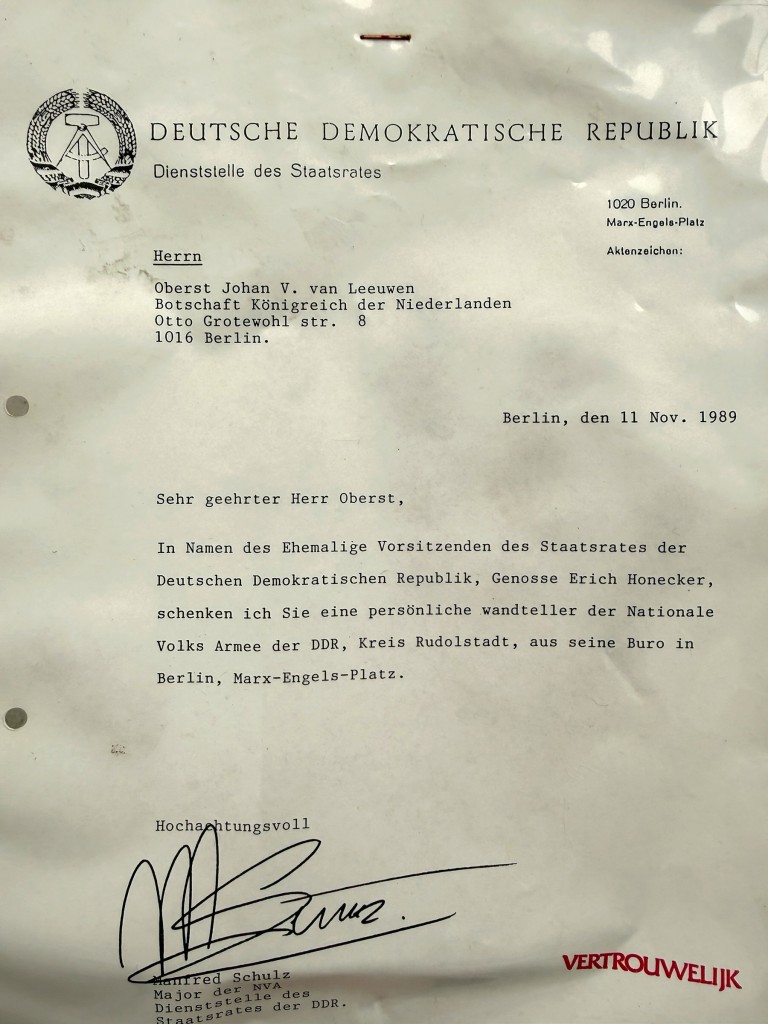 Original DDR NVA porcelain wall plate of the National People's Army (NVA) of the German Democratic Republic originating from Erich Honecker - Image 7