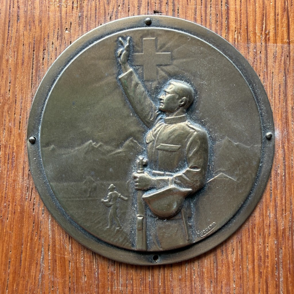 Original Swiss army commemorative plaque mounted on a wooden display board honouring the soldiers of St. Sulpice during the years 1939–1945 - Image 3