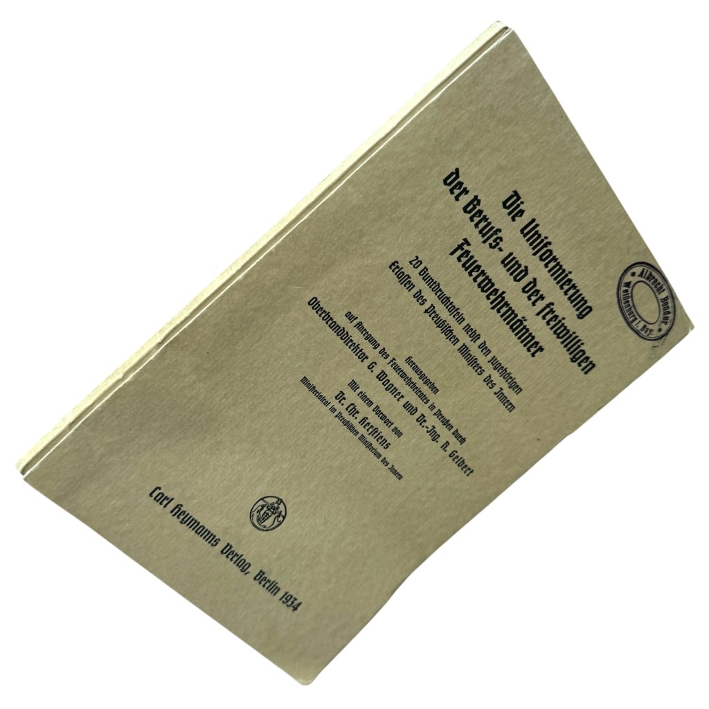 Original 1934 German Feuerwehr uniform regulation brochure 'Die Uniformierung der Berufs- und der freiwilligen Feuerwehrmänner' - Image 11