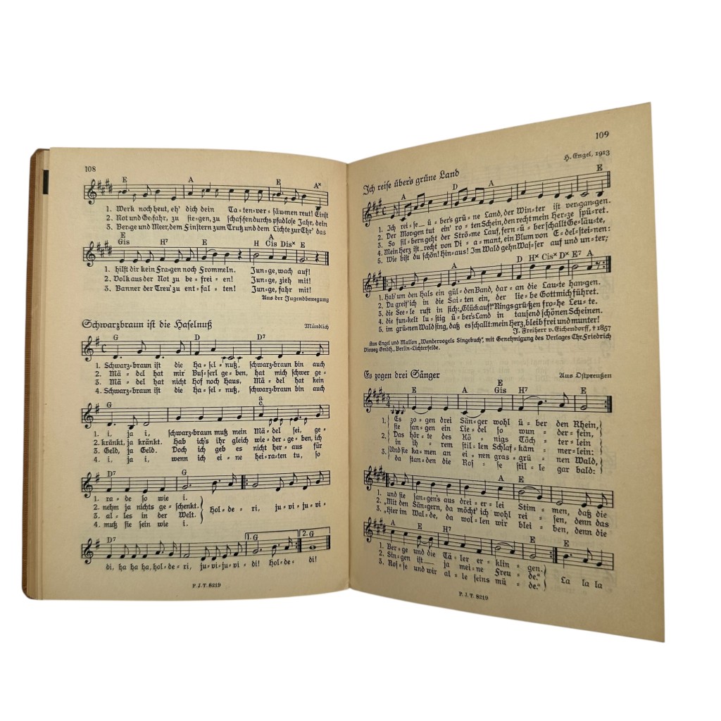 Original 1934 German Hitler Youth songbook titled 'Uns geht die Sonne nicht unter' - Image 6