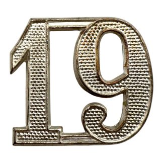 Dit type embleem werd gedragen door Nederlandse militairen op de sjako model 1912 tot en met 1923.