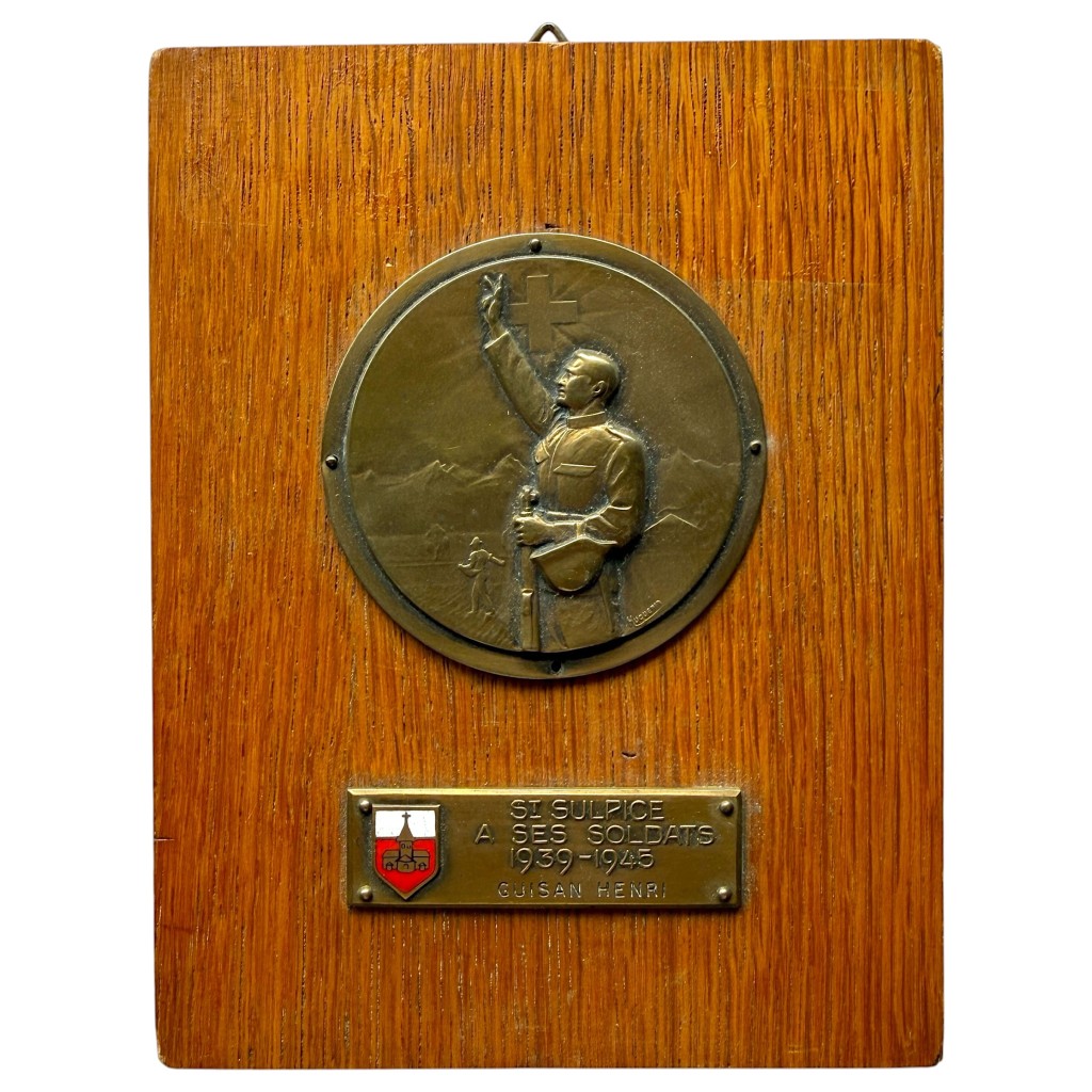 Original Swiss St. Sulpice commemorative plaque 1939–1945 on wooden board with bronze soldier and Guisan Henri for collectors