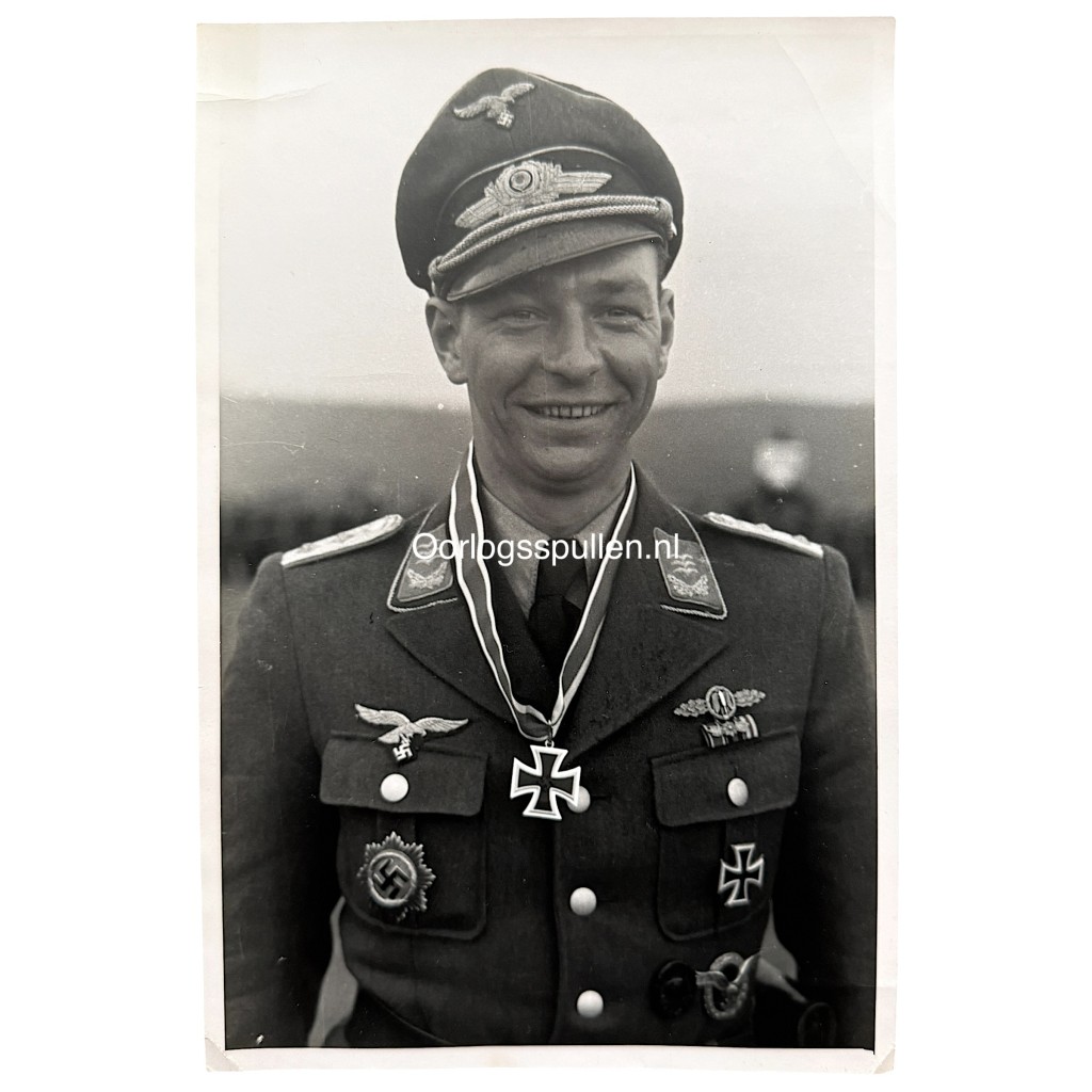 Original WWII German Luftwaffe pilot Knights cross portrait photo