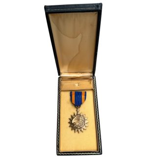 Original WWII US Air medal in box