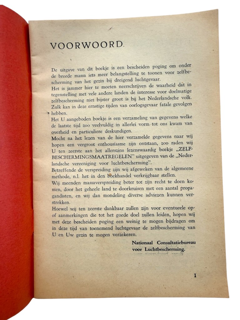 Original Pre 1940 Dutch Luchtbescherming brochure 'Hoe bescherm ik mij tegen luchtaanvallen?' Hilversum - Image 2