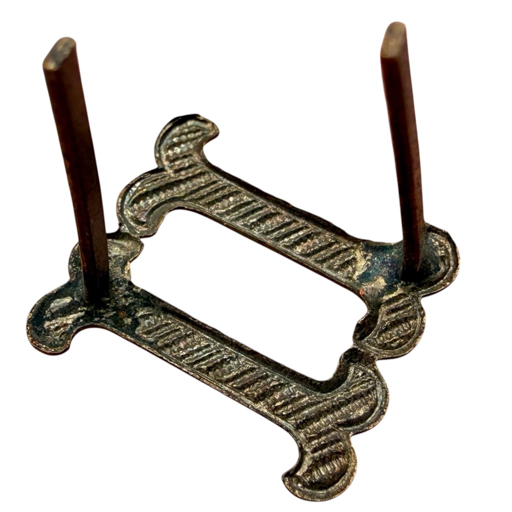 Original Pre 1940 Dutch army II division number 'Kepie' cap insignia 18mm - Image 2