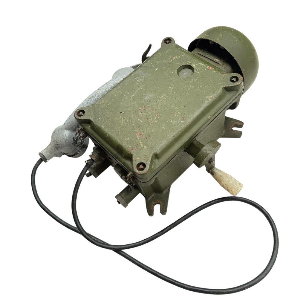 Original WWII German Siemens bunker telephone - Image 4