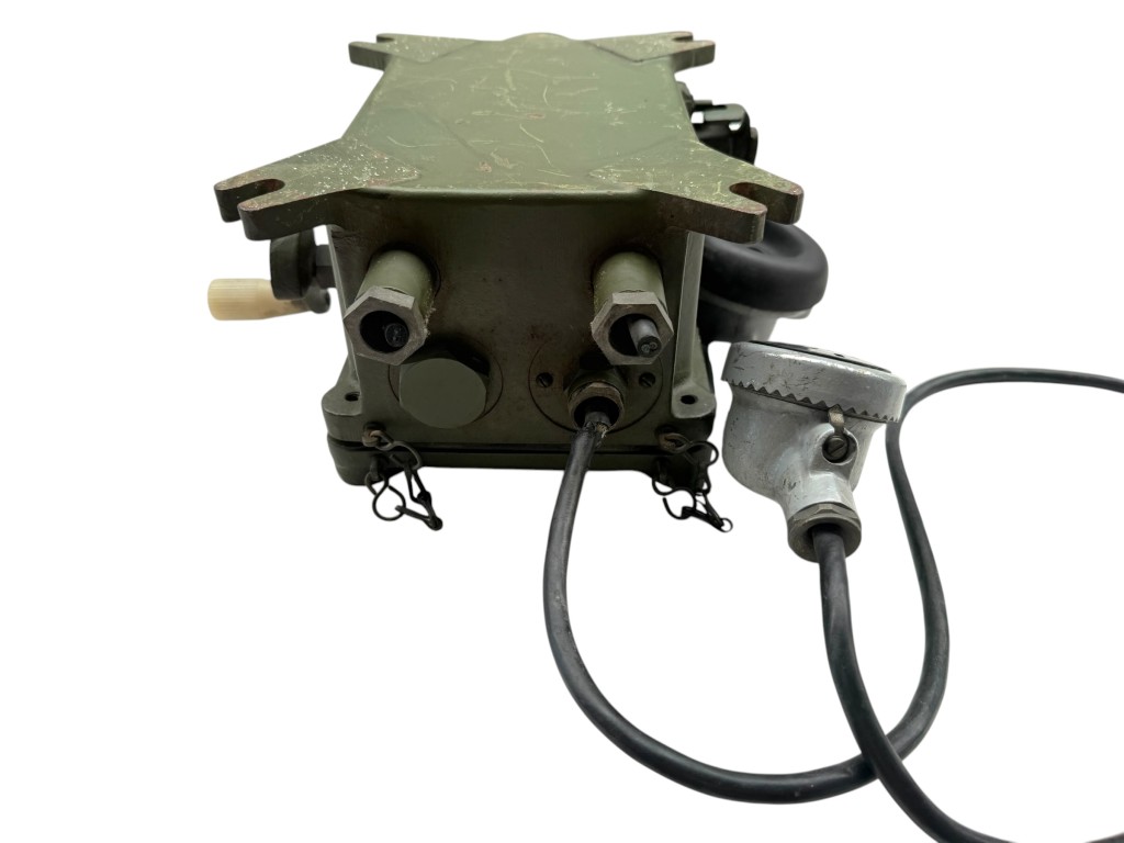 Original WWII German Siemens bunker telephone - Image 10