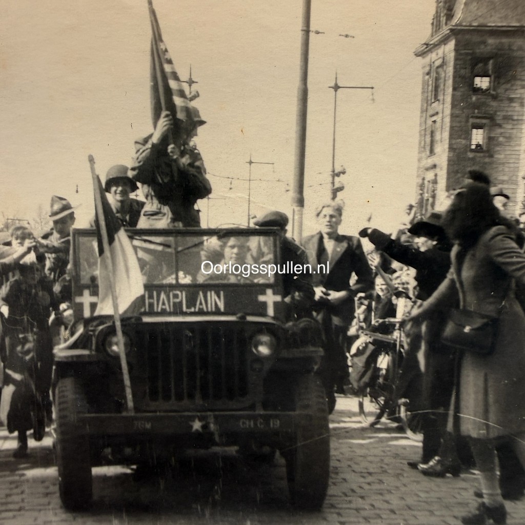 Original WWII Dutch NBS Liberation photo US Army Jeep Chaplain Coolsingel Rotterdam 1945 - Image 2