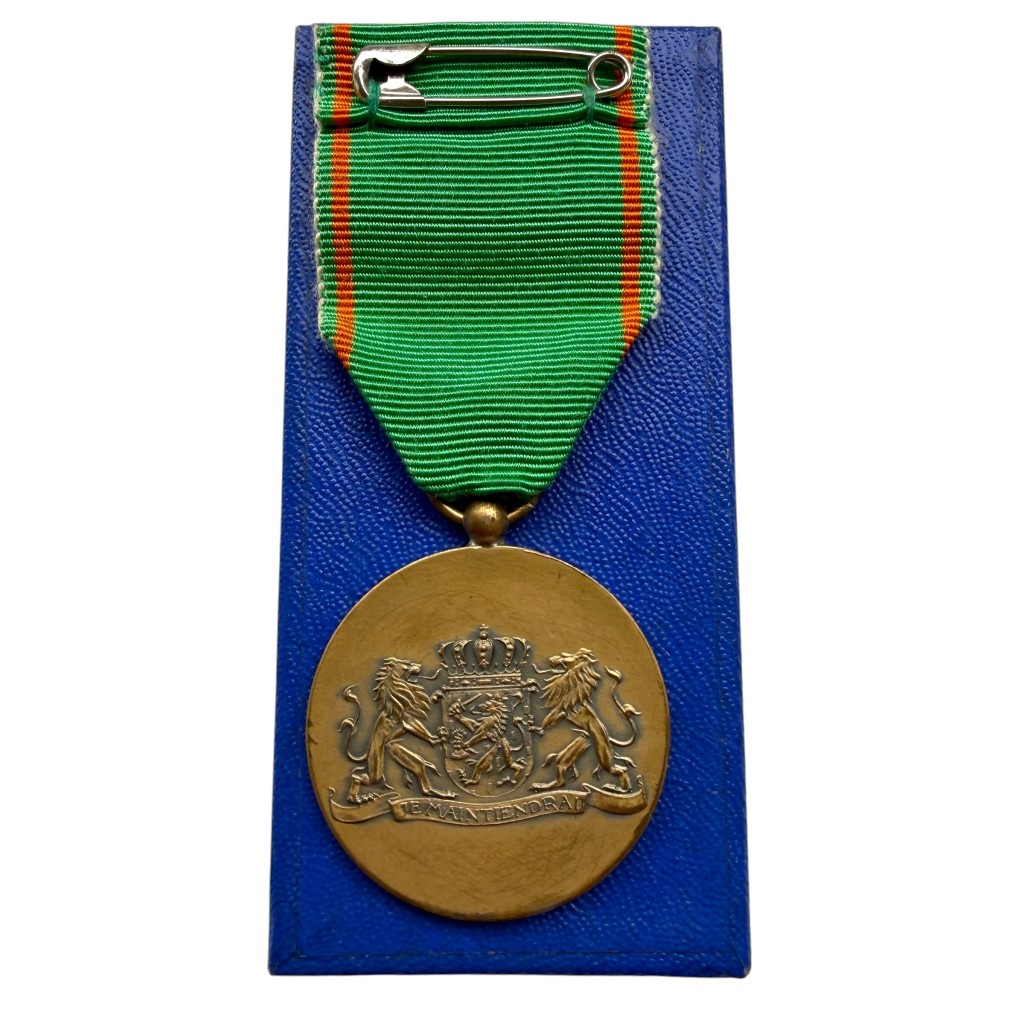 Original Dutch Volunteer Medal Public Order and Safety with XXX 30 Years Service Bar