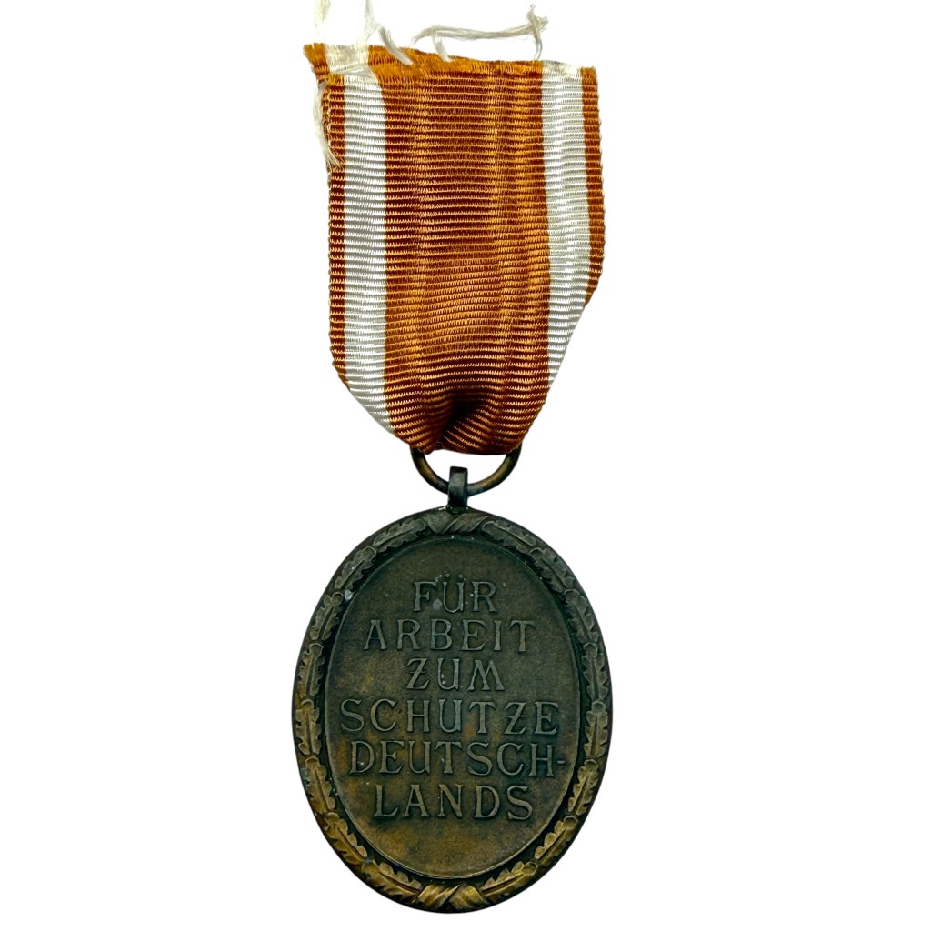 Original WWII German West Wall Medal Deutsches Schutzwall-Ehrenzeichen 1939 - Image 2
